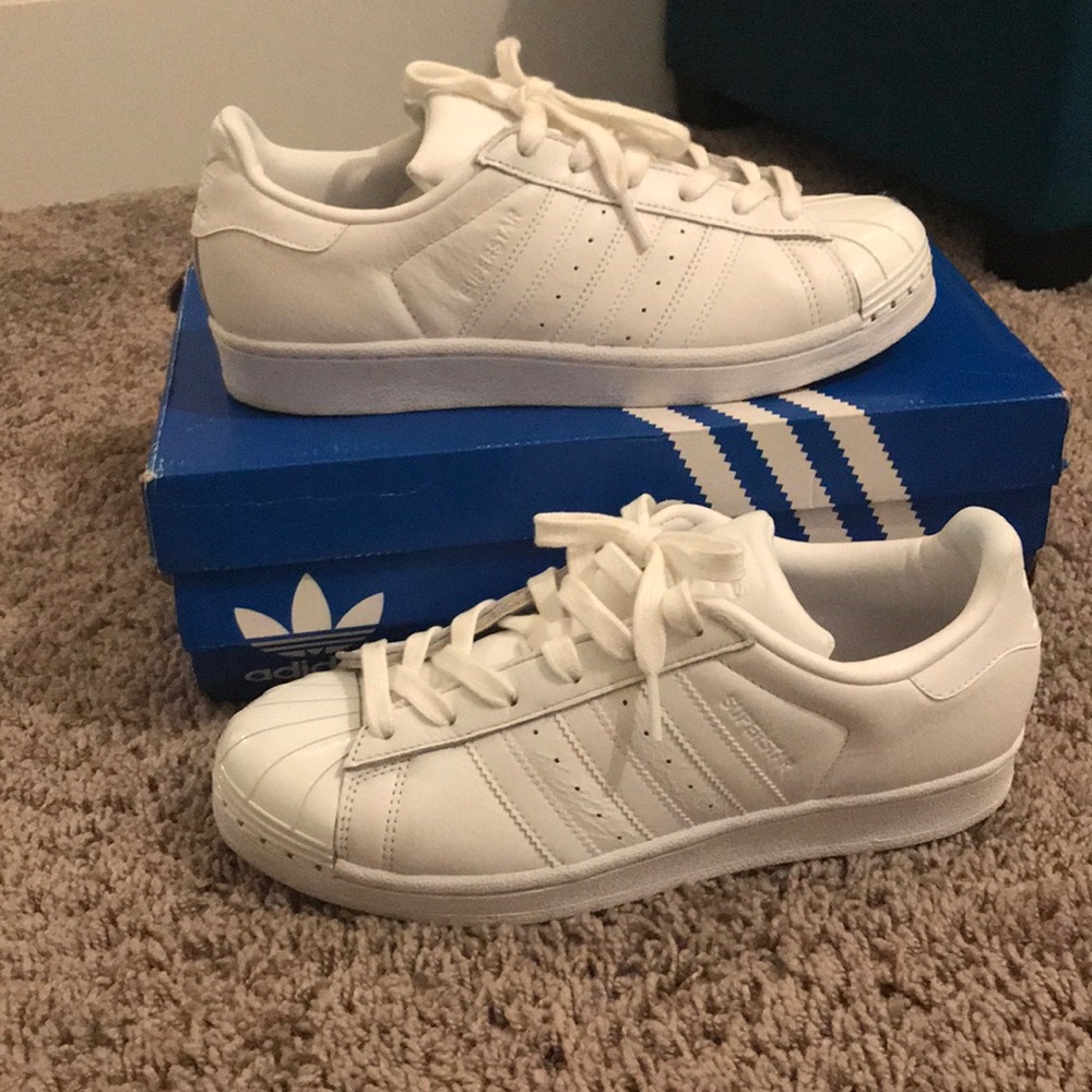 White adidas superstars